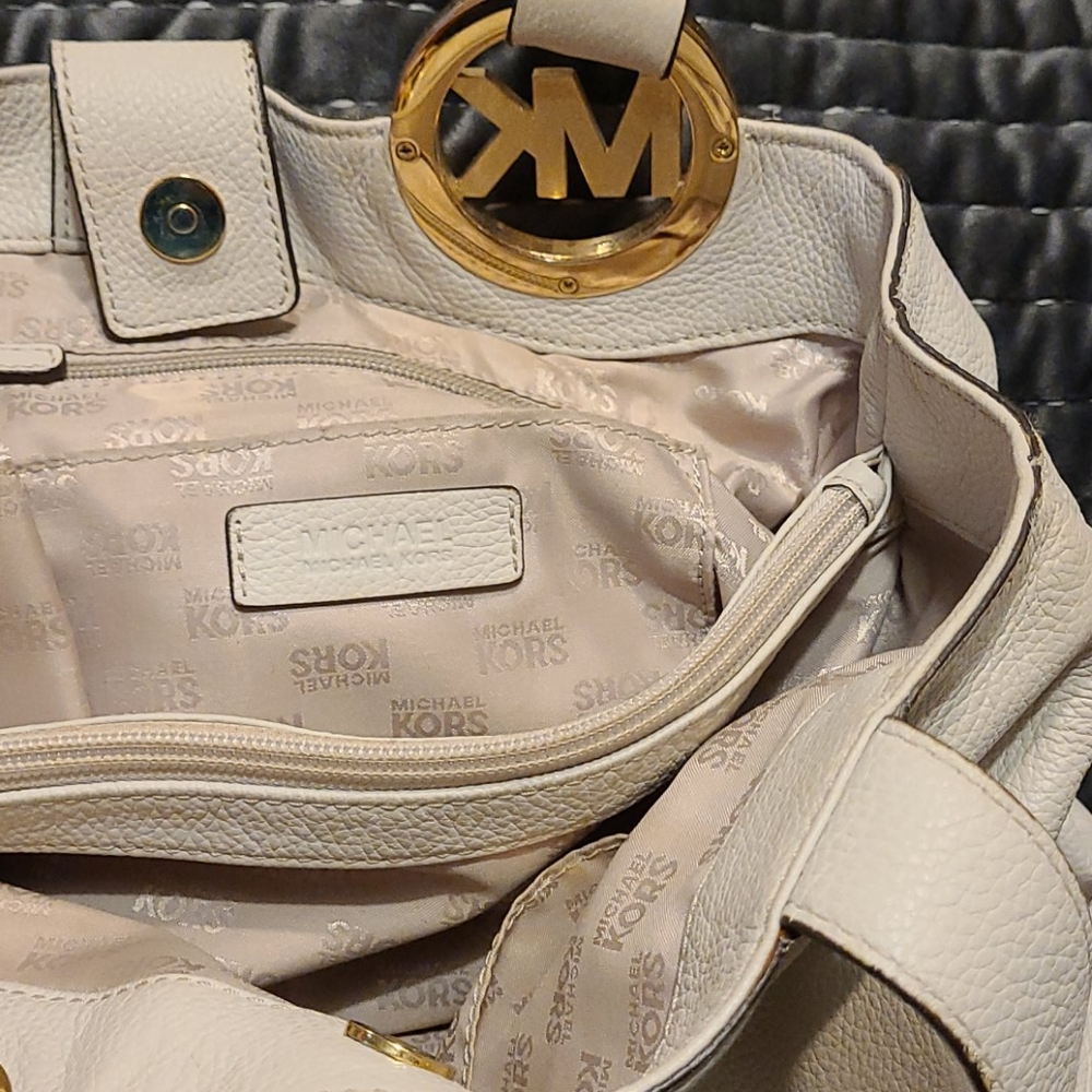 Michael Kors leather purse - Picture 3 of 6